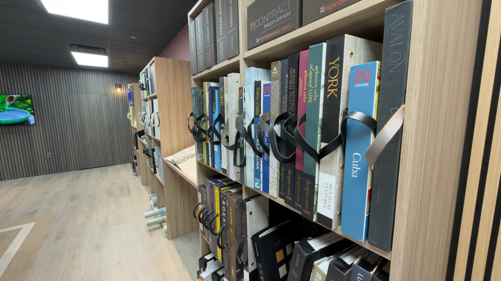 Showroom — photo 5