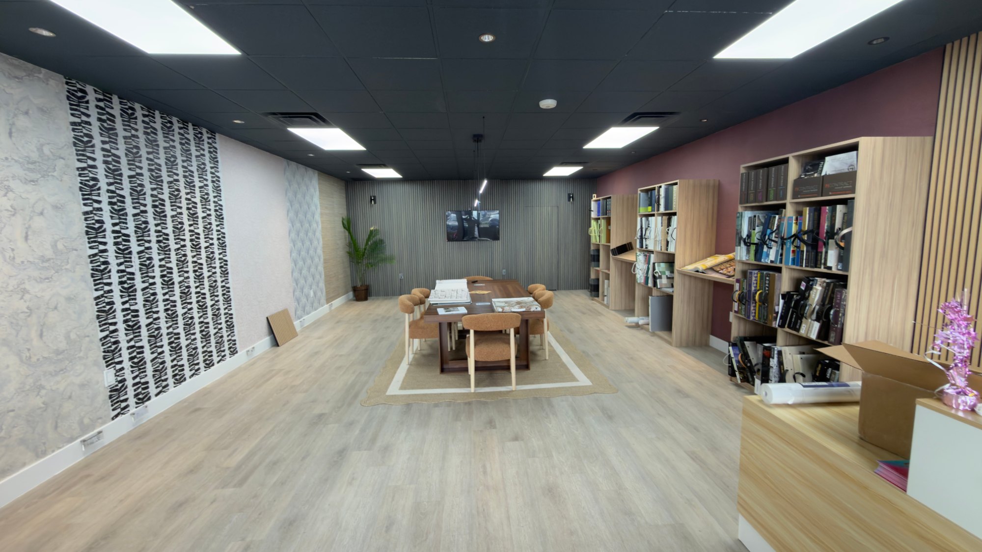 Showroom — photo 4
