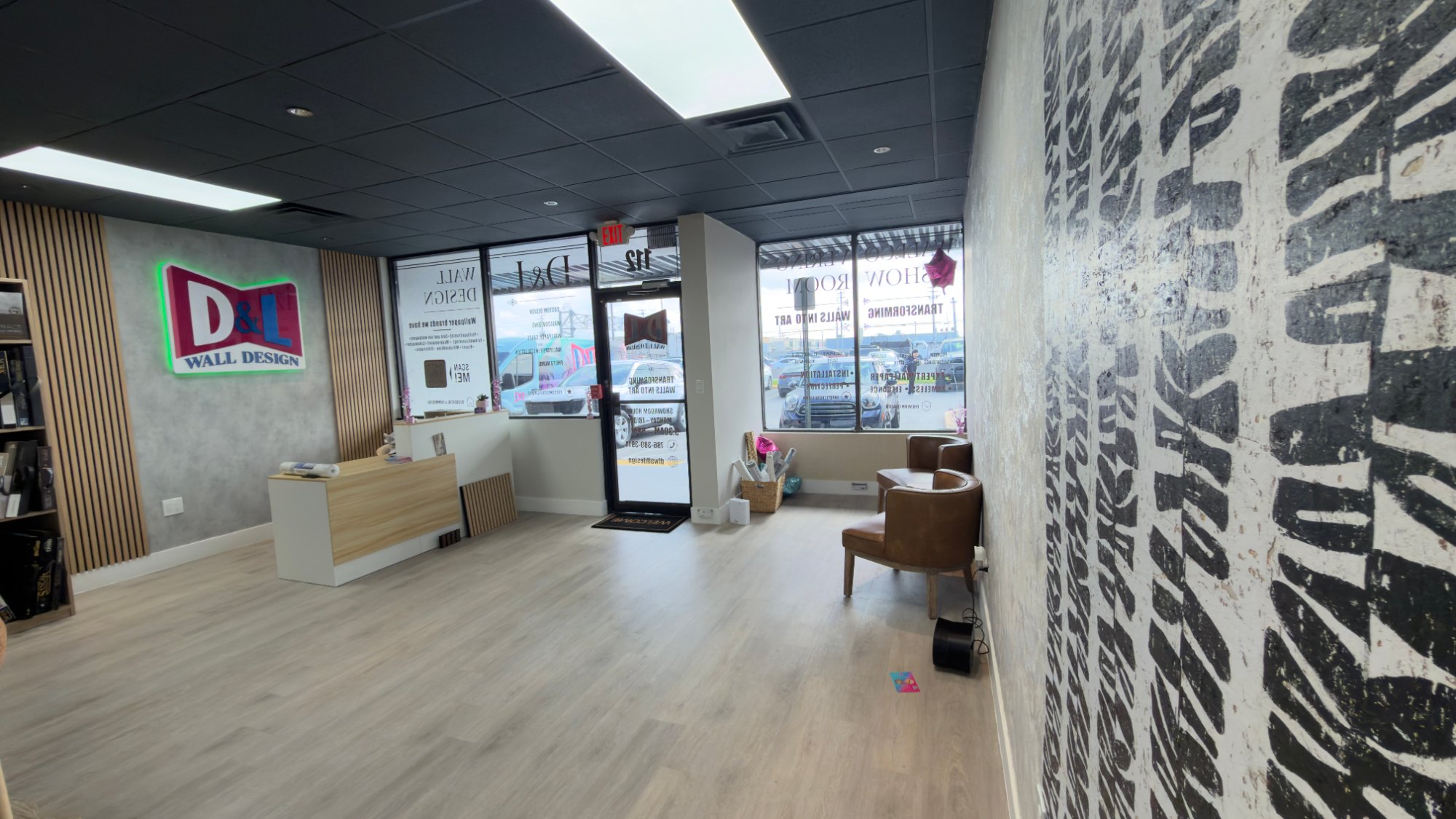 Showroom — photo 12