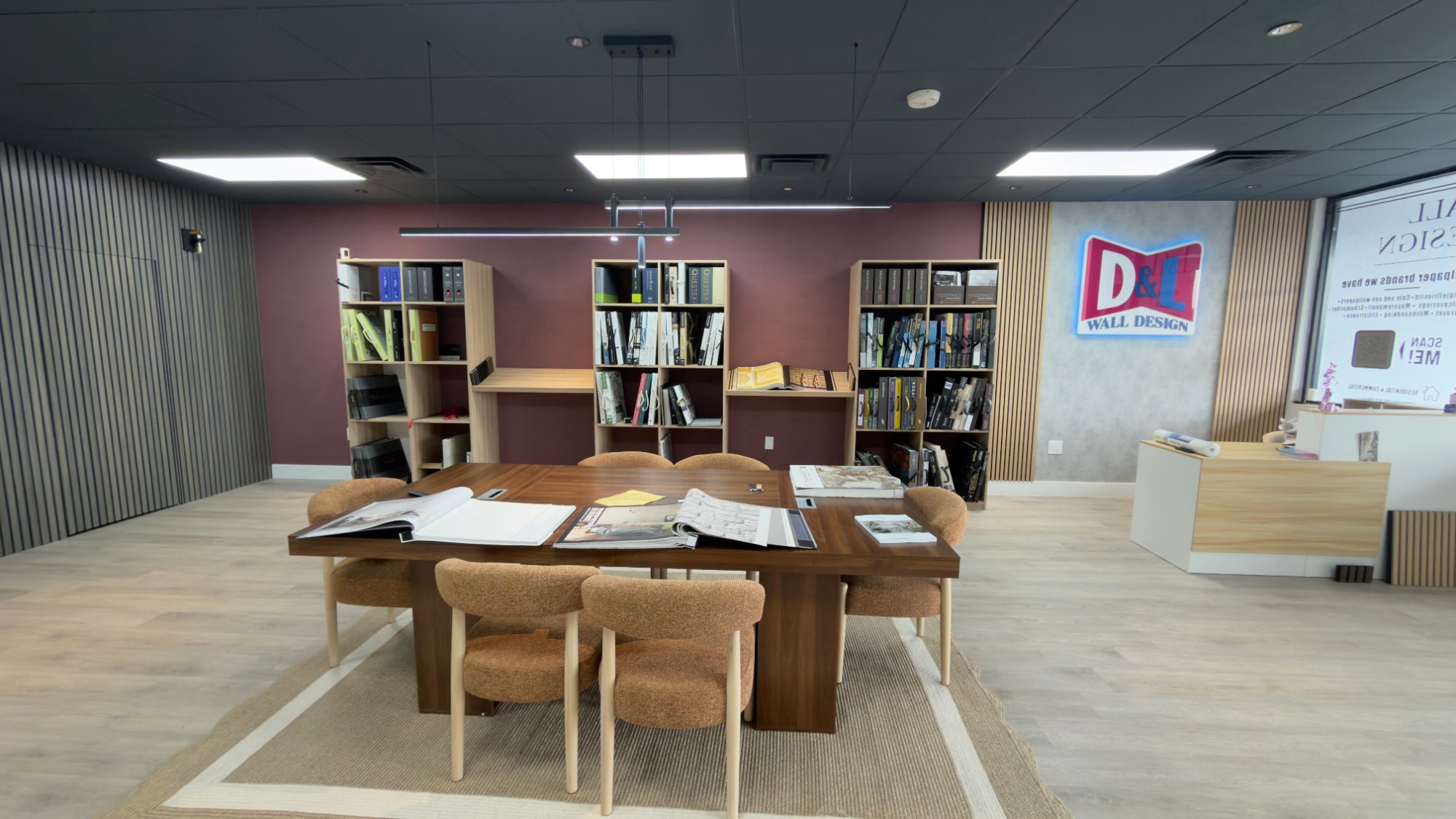 Showroom — photo 16