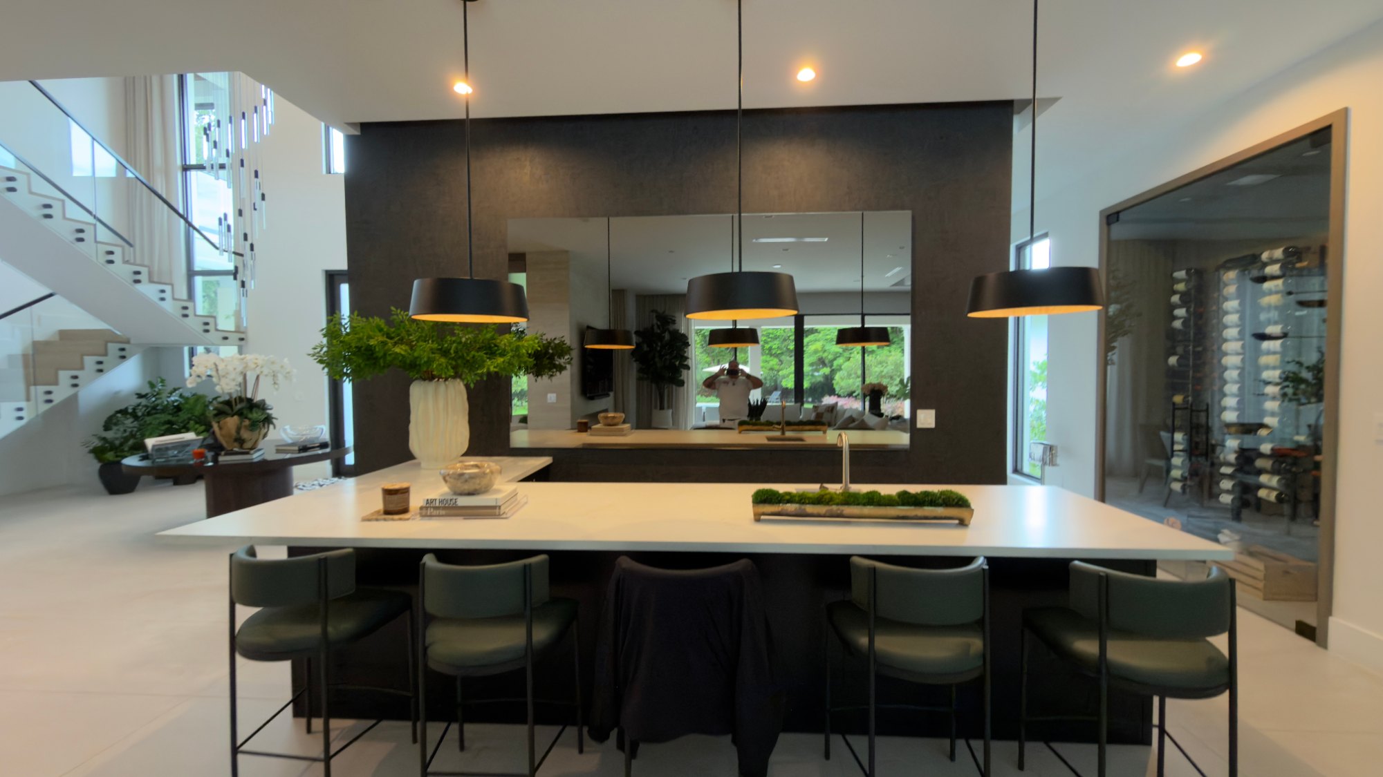 Showroom — photo 2