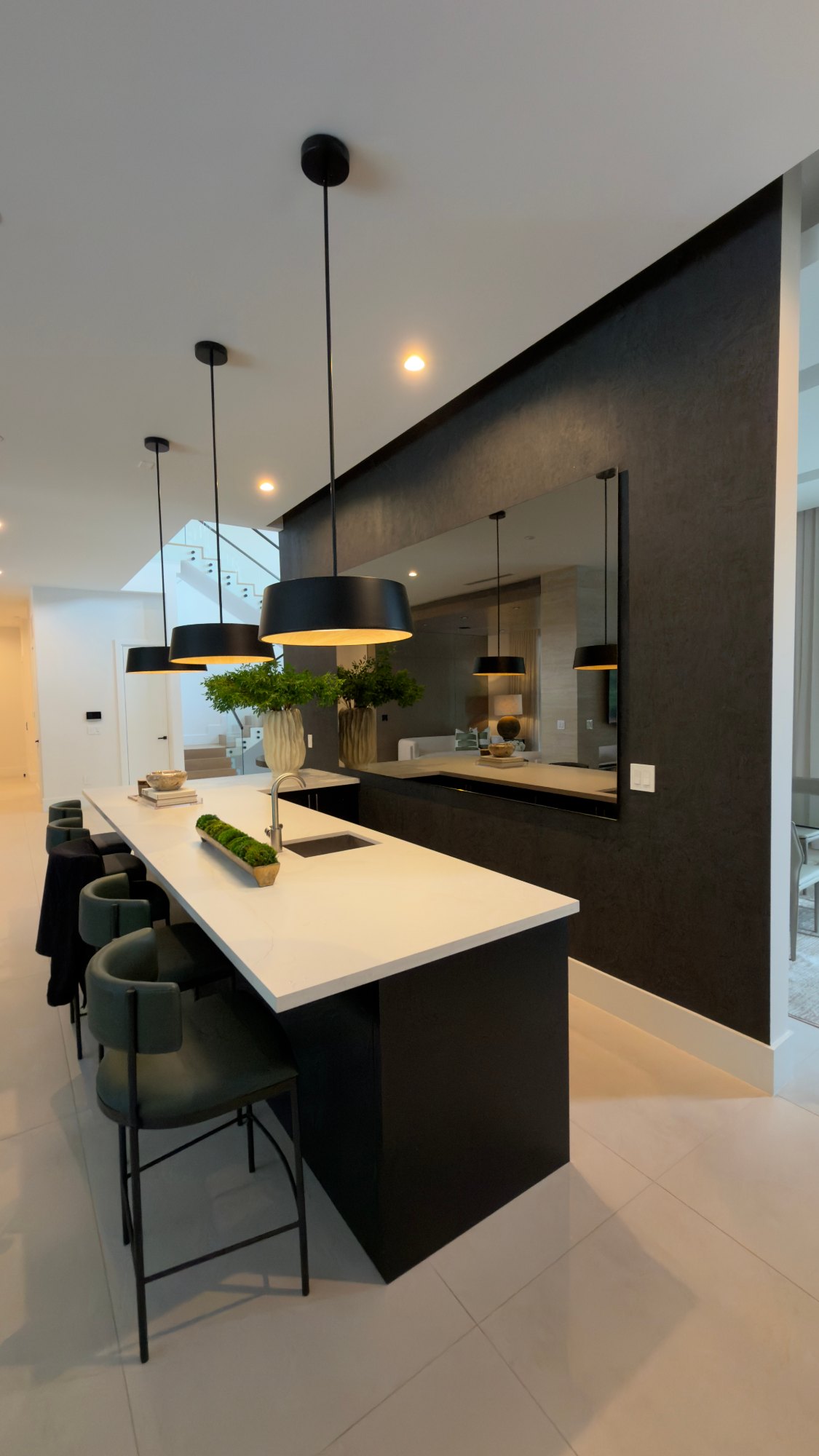 Showroom — photo 8